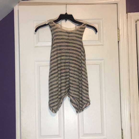 A barely worn shirt - Picture 2 of 2